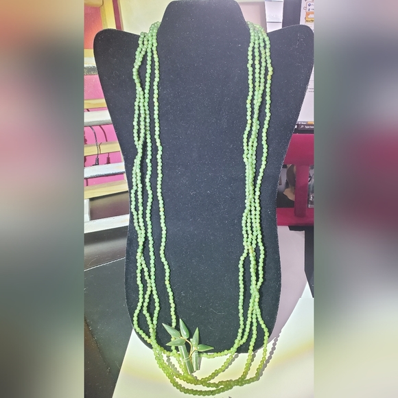 JADE Jewelry set 14k clip-on earrings, 1 brooch , 4 seperate strand necklace - Picture 8 of 15